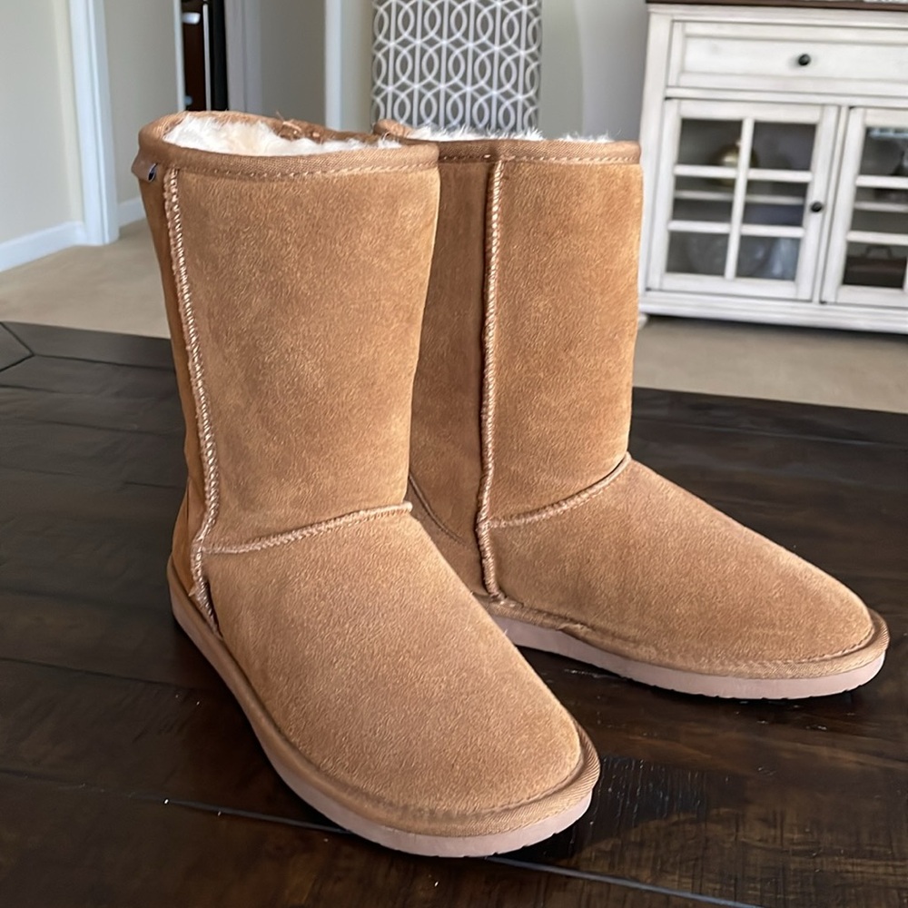 Minnetonka  Women’s  Olympia Suede Boots.  Sheepskin Lining Easy Slip On.  NWOT - Picture 2 of 15